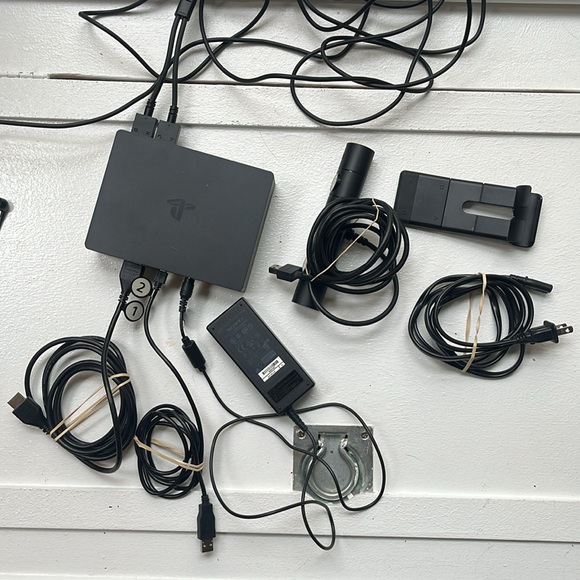 Sony • Playstation (PS) VR virtual game headset - Picture 8 of 9